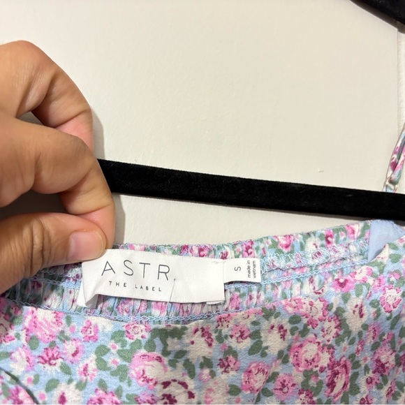ASTR the Label Rushed Off Shoulder Blue Pink Ditsy Mini Floral Dress Size S - Picture 4 of 9